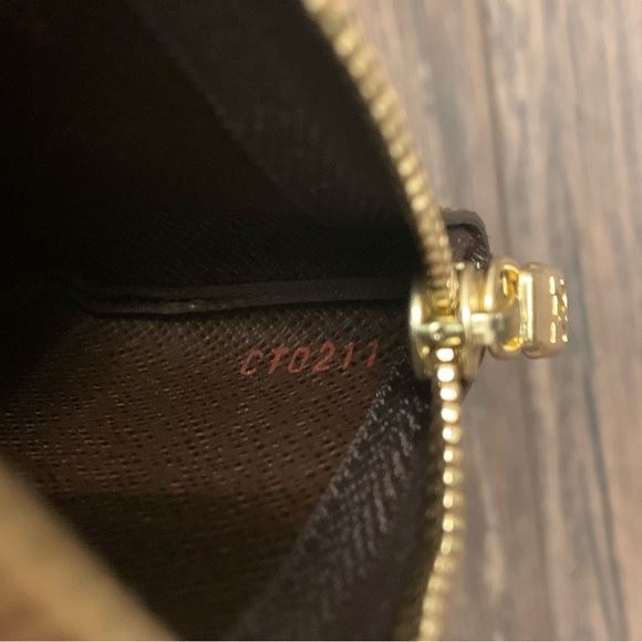 Louis Vuitton Key Pouch in Damier Ebene Canvas - Picture 14 of 14